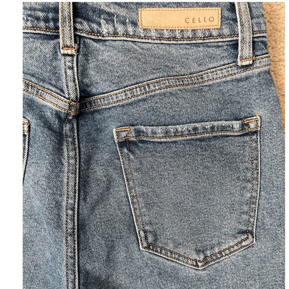 CELLO Stretch Super High Rise Destroyed Dad‎ Jeans Button Fly Medium Wash Size 7 - Picture 10 of 10